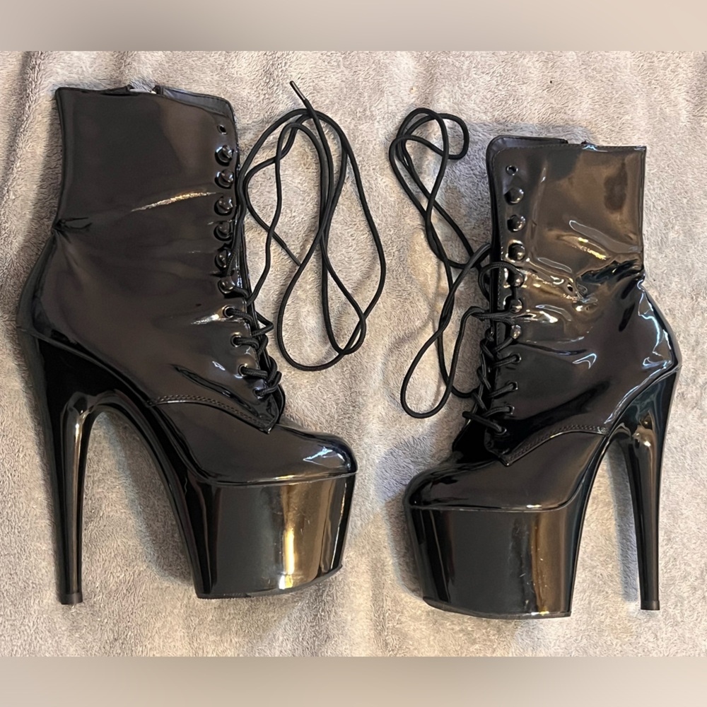 Pleaser Size 7 Patent Boots